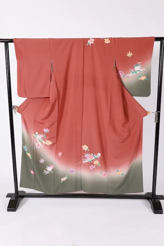 Japan Visiting kimono used: Reddish-brown, yellow, purple, green, gray, white, gold, cherry blossoms, flute, hand-painted Kyoto Yuzen dyeing, B1412