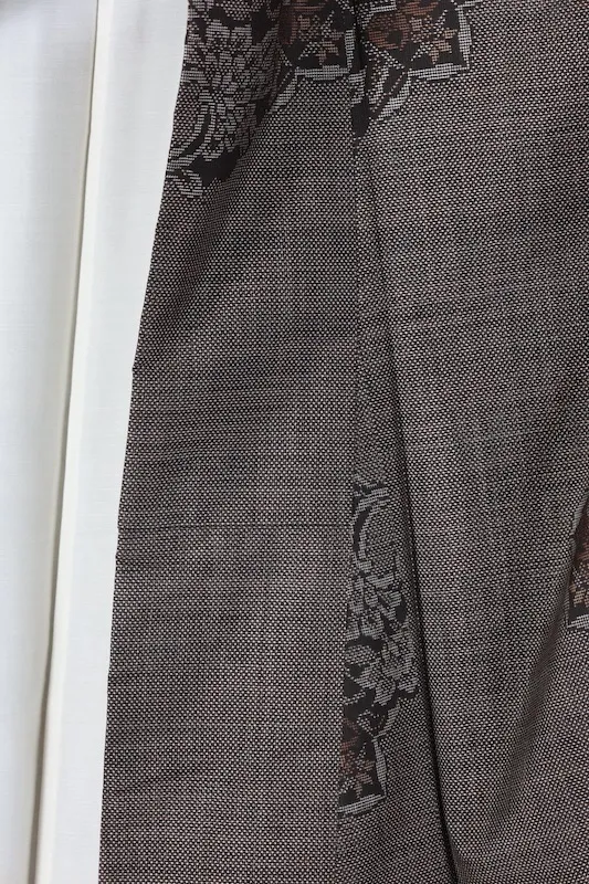 Oshima Tsumugi (Japan used kimono)– Mud-dyed & Plant-dyed – Floral Pattern – 5-Maruki – G12