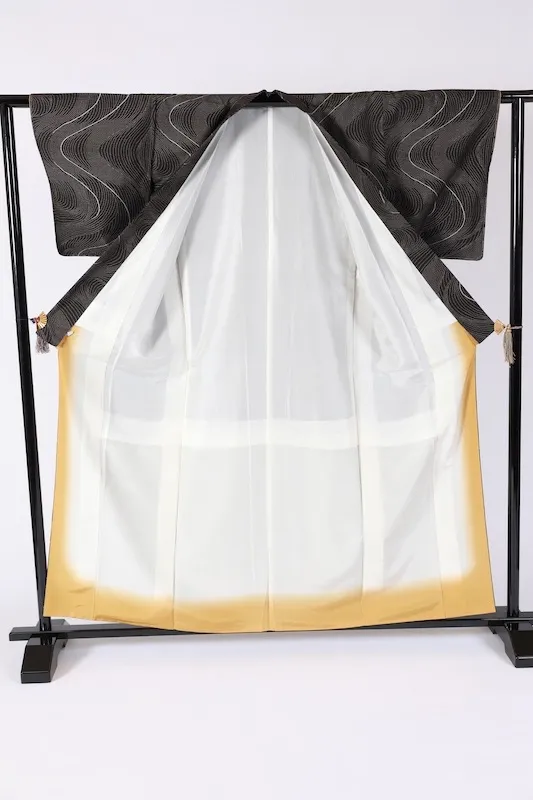Oshima Tsumugi (Japan used kimono)– Brand New & Unused – Black & White – Mud-Dyed – 7-Maruki – Wave Pattern – K307