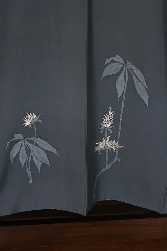 Brand-new （Japan kimono) blue-gray, gray, and white; wax-resist dyeing (roketsuzome); floral pattern; K55