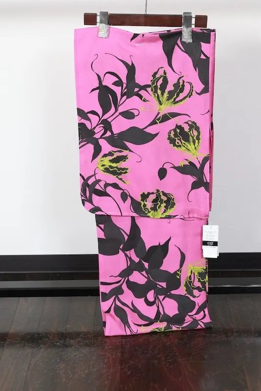Brand New Yukata – Bushoan – Magenta Pink & Black – Gloriosa Lily – b60