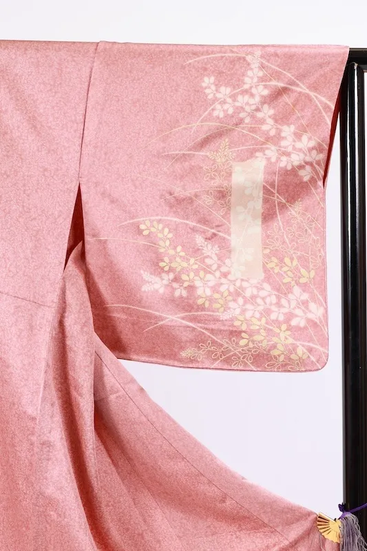 Hōmongi (used kimono): Light brown, white, and gold; A076)