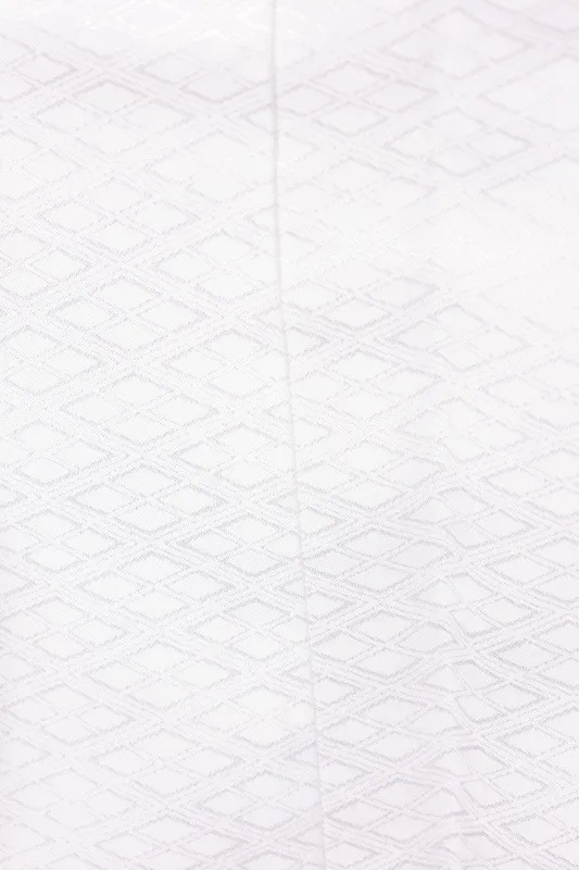 Men's used Kimono & Haori Ensemble – White with continuous diamond-pattern weave; features five embroidered family crests in gold – B1560