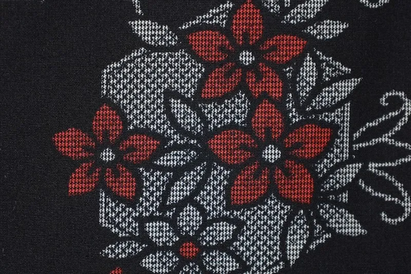 Haori – Brand new and unused – Black, red, and white – Floral pattern – R259