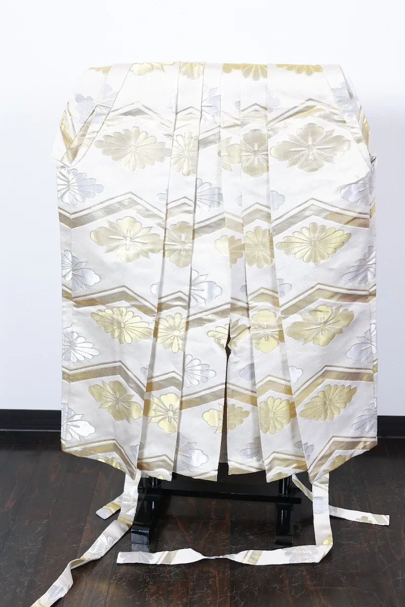 Hakama – Brand new, unused – Gold, Silver, Off-white – Ken-Hanabishi pattern – AZ70