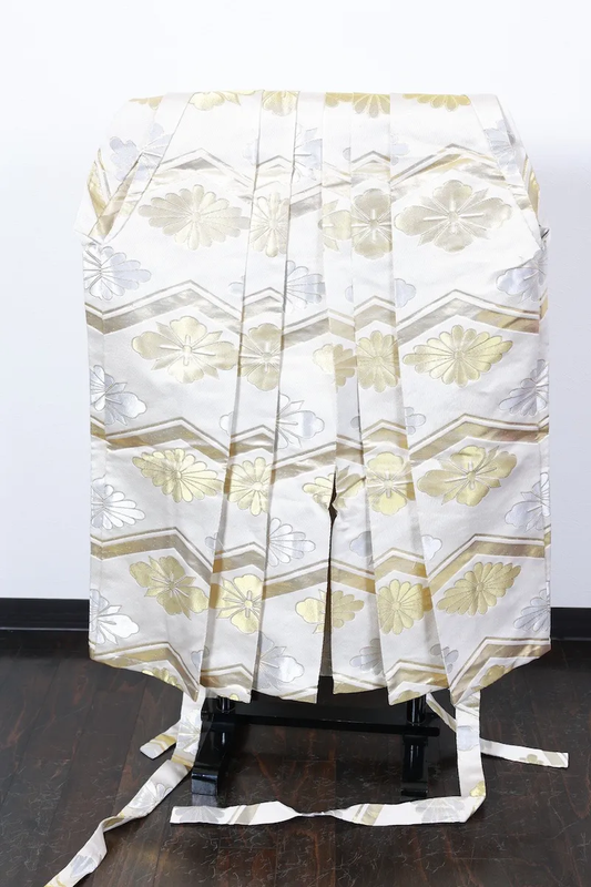 Hakama – Brand new, unused – Gold, Silver, Off-white – Ken-Hanabishi pattern – AZ70