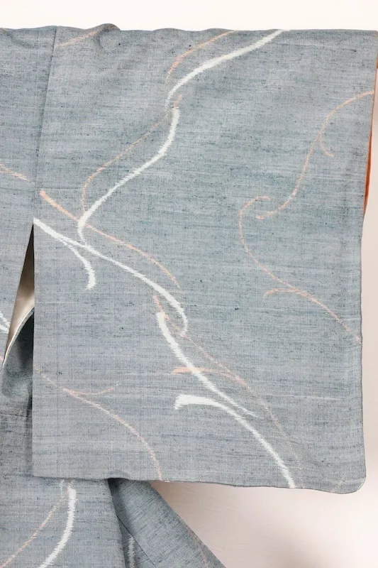 Japan used kimono(Tsumugi silk fabric), blue, white, and beige, geometric pattern, horizontal ikat weave, R170
