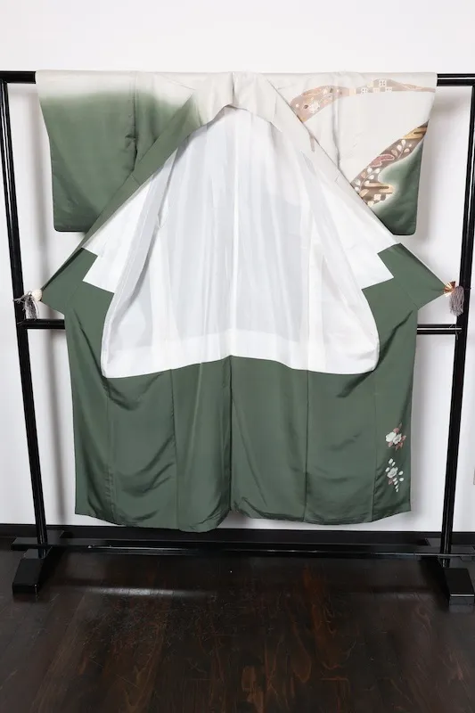 Hōmongi (used kimono) – Green, gray, brown, white, gold,  featuring hand-painted Tsujigahana-style motifs; artist-signed piece (T80).