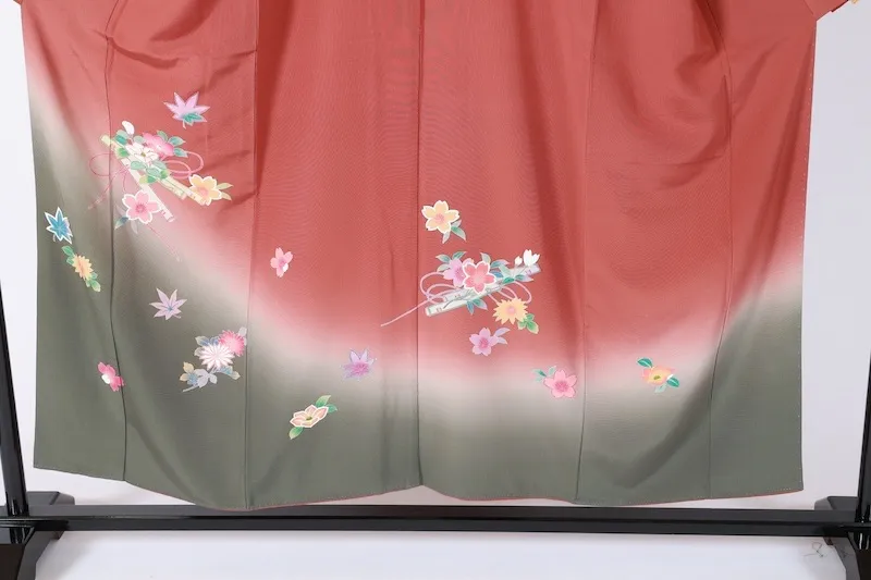 Japan Visiting kimono used: Reddish-brown, yellow, purple, green, gray, white, gold, cherry blossoms, flute, hand-painted Kyoto Yuzen dyeing, B1412