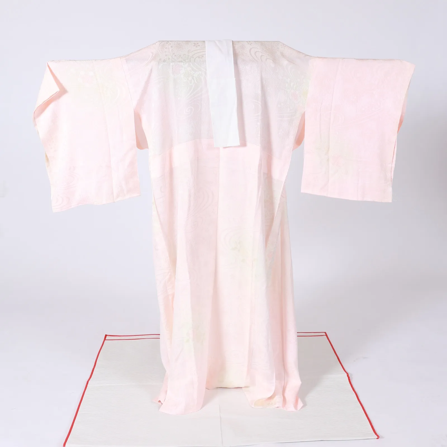 Nagajuban (used under-kimono): Pink, shaded gradient (bokashi)(A134).