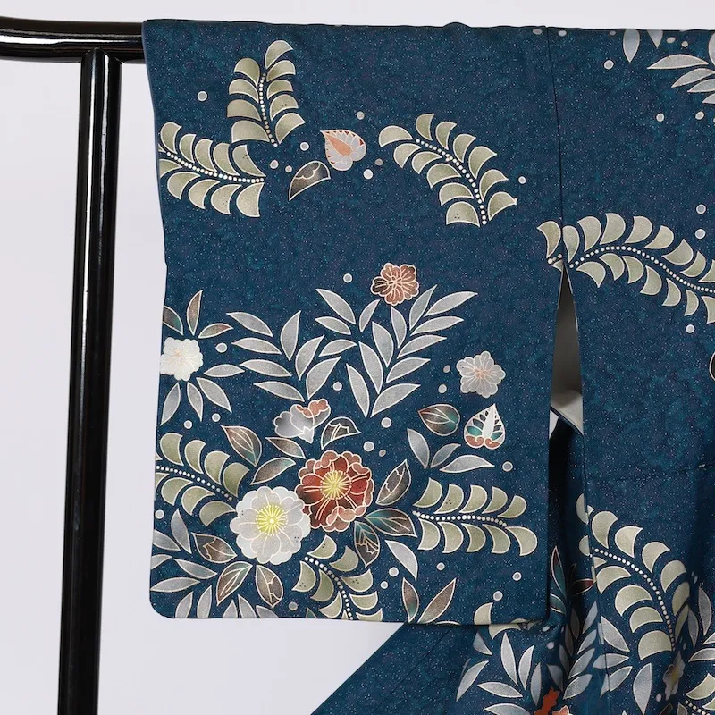 Visiting kimono used, Tsujigahana pattern, indigo, blue-gray, green, brown, gold, silver threads, K114