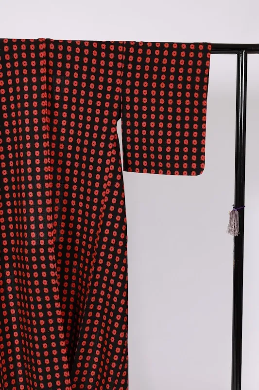 Japan  kimono, black and red, geometric pattern, G101