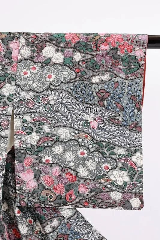 Japan Pre-loved Kimono:colors include gray, red, black, white, green, and purple (A082).