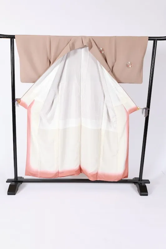 Japan used Kimono – Single Crest (Circle with Quince Blossom) – Light Brown, Green, Coral Vermilion, White, Brown– B1429
