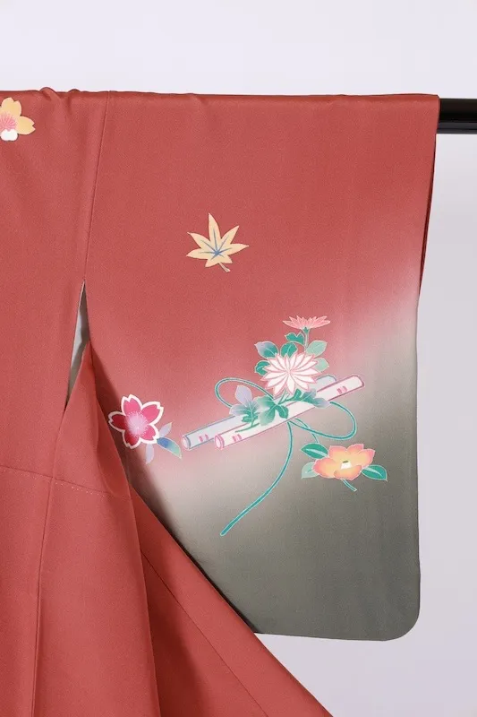 Japan Visiting kimono used: Reddish-brown, yellow, purple, green, gray, white, gold, cherry blossoms, flute, hand-painted Kyoto Yuzen dyeing, B1412