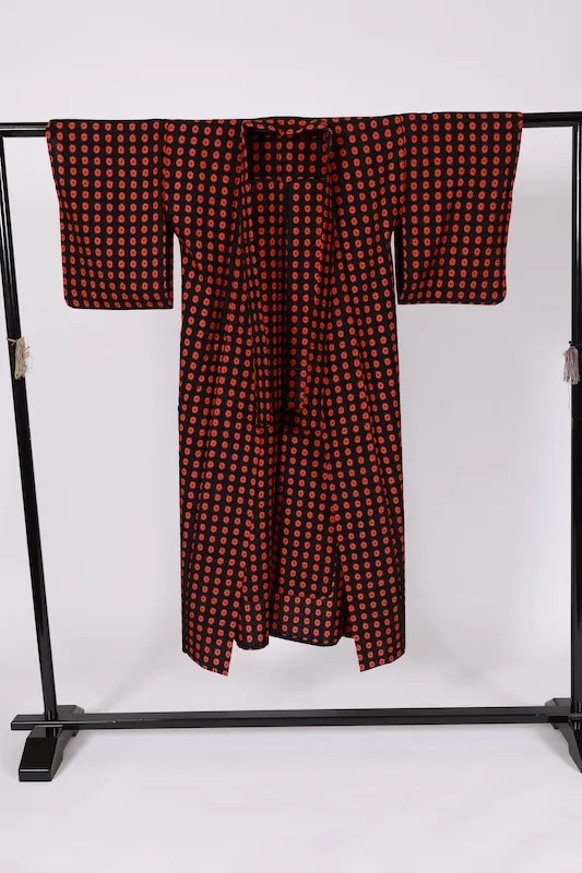 Japan  kimono, black and red, geometric pattern, G101