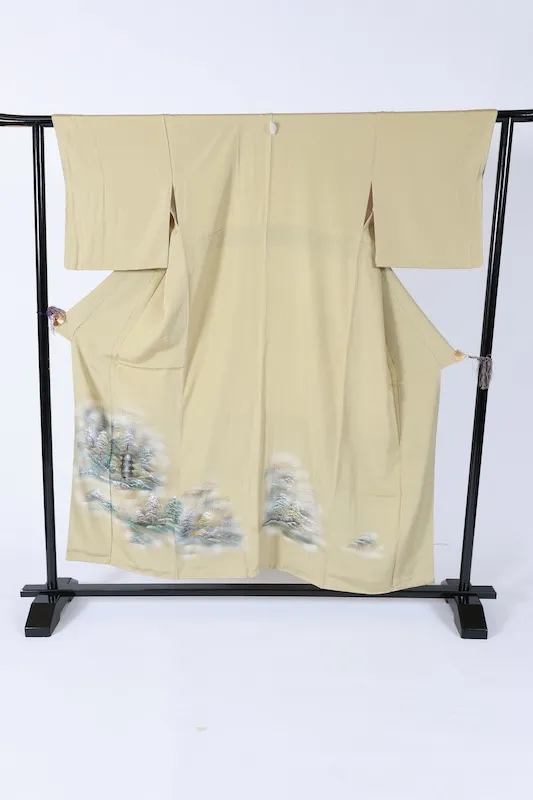 Japan  Kimono – Brand New & Unused – Embroidered "Circle and Quince Blossom" (Maru-ni-Mokko) Family Crest – Colors:Yellow-Green, Green, Black, White, Coral, Gold –  Hand-painted Kyo-Yuzen – B1407