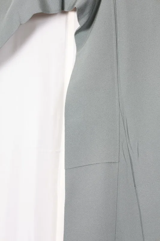 Japan used kimono (Iromuji), gray, crepe fabric, embroidered "Ken-Hanabishi"  crest, R149.