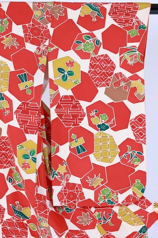 Komon (used kimono fabric) in red, green, yellow, mustard, floral, Shippo (seven treasures) pattern, tortoise shell pattern, batik dyeing, B1472