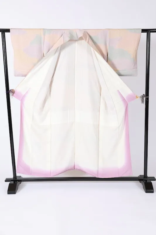 Japan used kimono in beige, gray, and light purple with a sewn-on crest of a round quince blossom, patterned with a hammered finish, B1383
