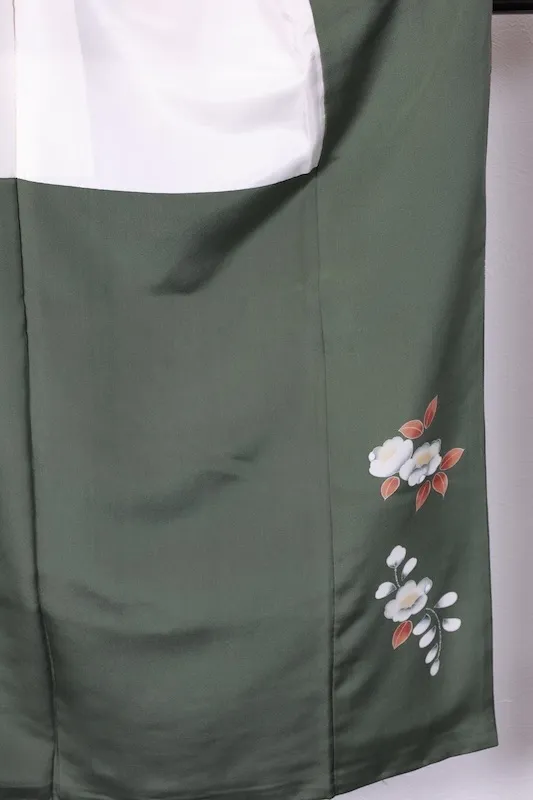 Hōmongi (used kimono) – Green, gray, brown, white, gold,  featuring hand-painted Tsujigahana-style motifs; artist-signed piece (T80).