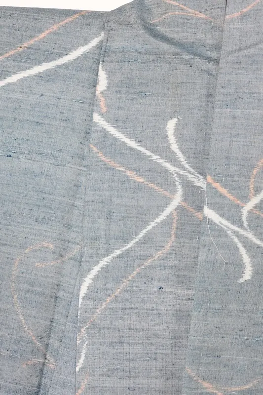 Japan used kimono(Tsumugi silk fabric), blue, white, and beige, geometric pattern, horizontal ikat weave, R170
