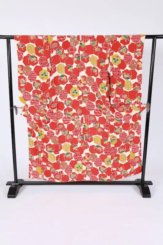 Komon (used kimono fabric) in red, green, yellow, mustard, floral, Shippo (seven treasures) pattern, tortoise shell pattern, batik dyeing, B1472