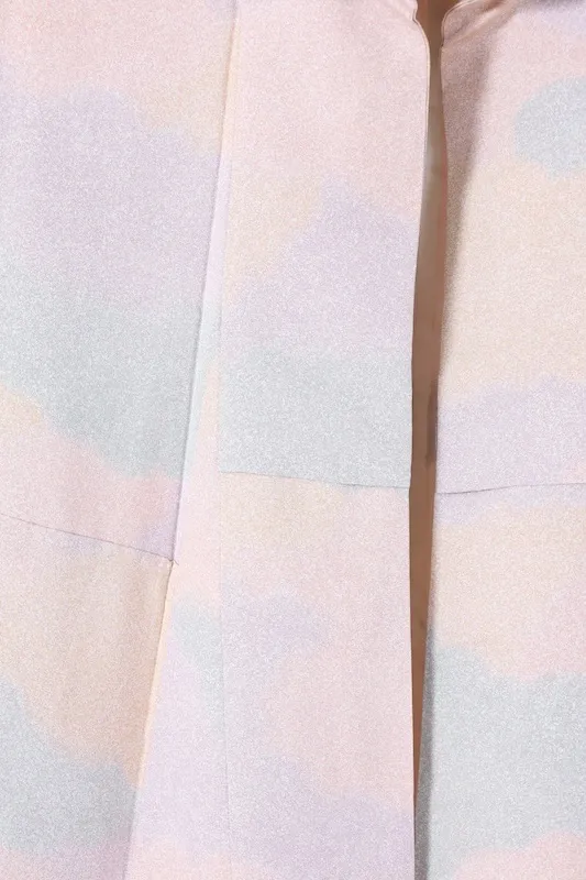 Japan used kimono in beige, gray, and light purple with a sewn-on crest of a round quince blossom, patterned with a hammered finish, B1383