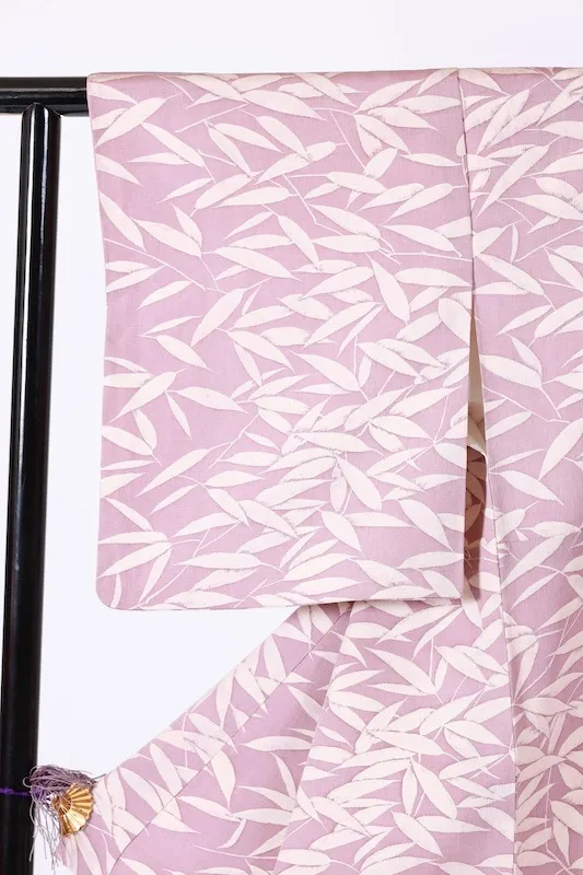 Japan used kimono pale purple and white, bamboo leaf motif, embroidery (B1388)
