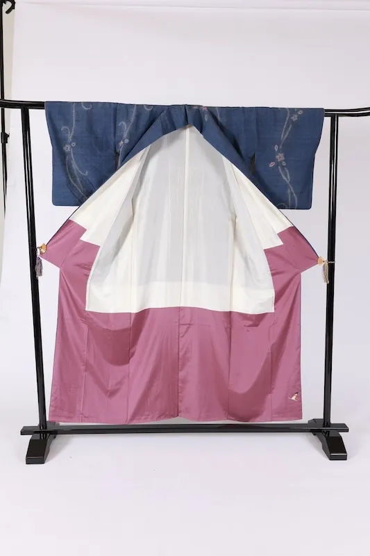 Tsumugi (Japan kimono) indigo and cherry-blossom pink; *nuitori-shibori* (stitched resist-dyeing) and *boshi-shibori* (capped resist-dyeing); abstract pattern; K327.