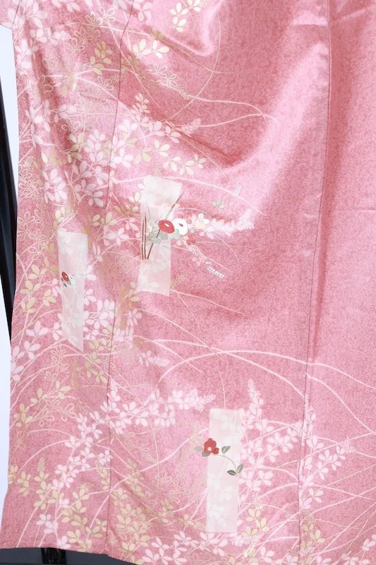 Hōmongi (used kimono): Light brown, white, and gold; A076)