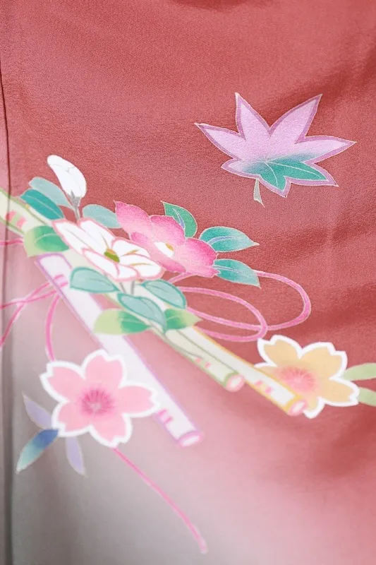 Japan Visiting kimono used: Reddish-brown, yellow, purple, green, gray, white, gold, cherry blossoms, flute, hand-painted Kyoto Yuzen dyeing, B1412