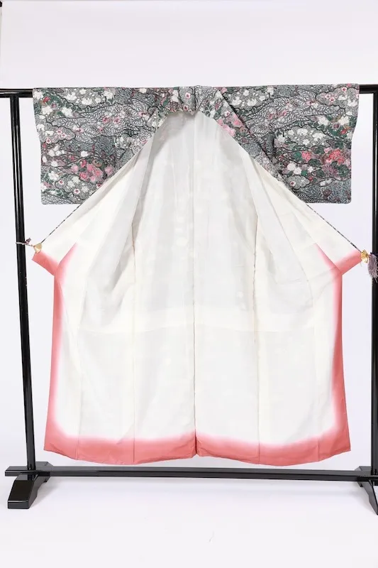 Japan Pre-loved Kimono:colors include gray, red, black, white, green, and purple (A082).