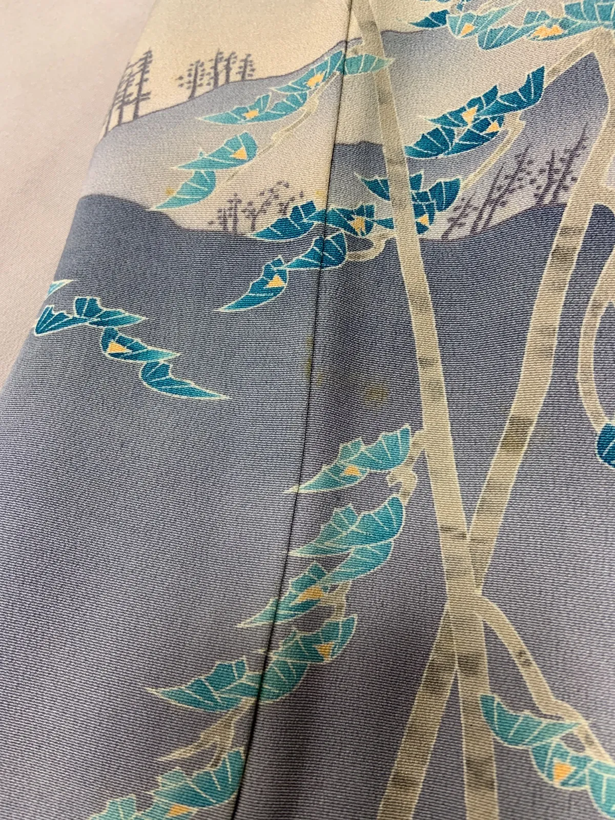 Japan used kimono ; Gray, Blue, and Indigo; Floral and Guilin Landscape Design; "Hidari-mitsudomoe" (Left-turning Triple Comma) Family Crests (Five); Artist-signed; B1404