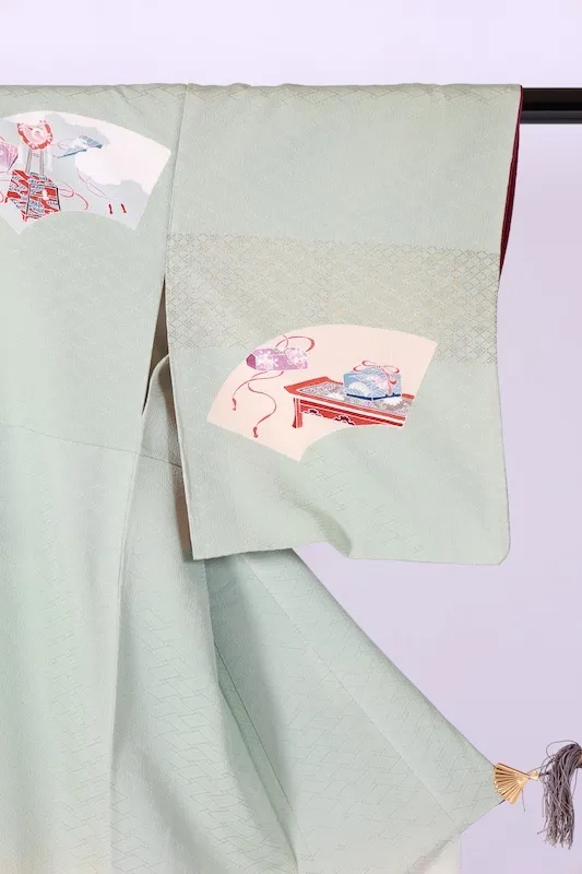 Visiting kimono used, light green, red, indigo, purple, white, green, maiden color, gold, Kyoto embroidery, continuous weave pattern, fan motif, document box, flowers, Kyoto Yuzen dyeing, B1376