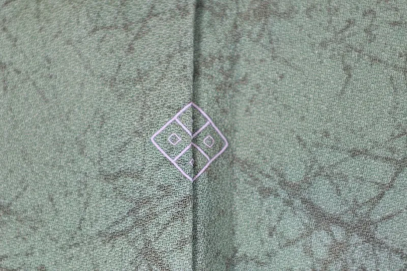 Japan  kimono, brand new, unused, shades of green, crackle glaze pattern, four-eyed diamond crest, B1466
