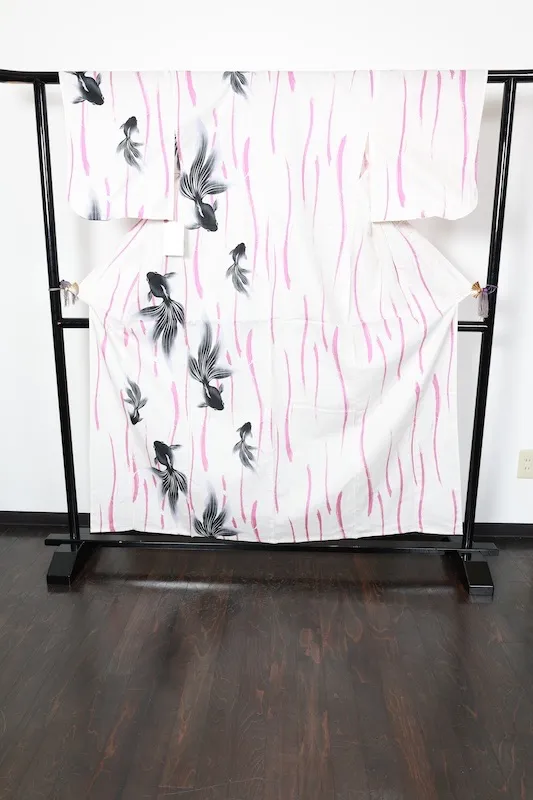 Brand-new Yukata – Asymmetrical Split-Panel Design (Off-white, Black, Gray, Purple-Pink) – Goldfish Motif
