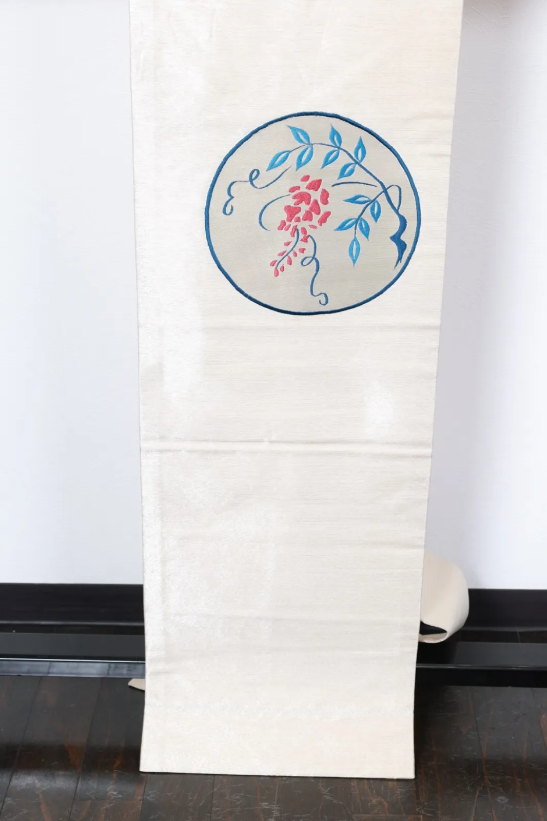 Nagoya Obi(used sash) – Pearl, Silver, Red, Blue – Floral Embroidery (R112)