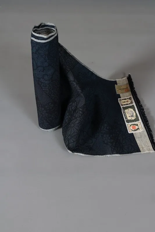 Silk textile Ishige Yuki Tsumugi Silk Fabric, Brand New, Indigo Shades, Hemp Leaf Pattern, Tortoise Shell Pattern, Flowers, Arabesque, Hundred Tortoise Shell Pattern, Handwoven, L144