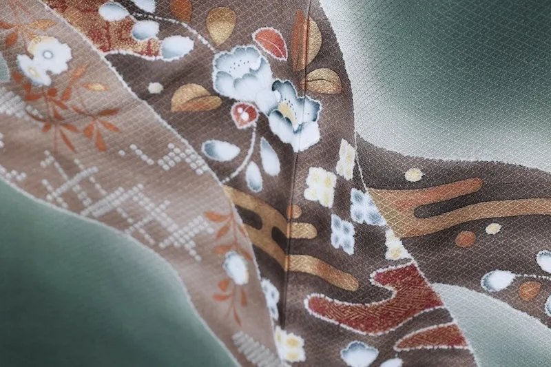 Hōmongi (used kimono) – Green, gray, brown, white, gold,  featuring hand-painted Tsujigahana-style motifs; artist-signed piece (T80).