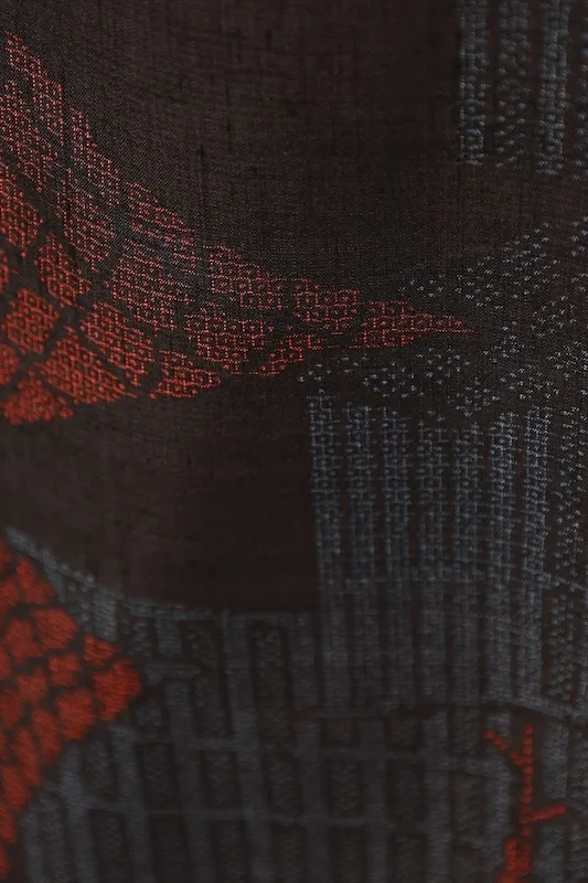 Japan used kimono– Black, Indigo, and Ebicha (Reddish-Brown) – 80-Kikko (Hexagonal) K305