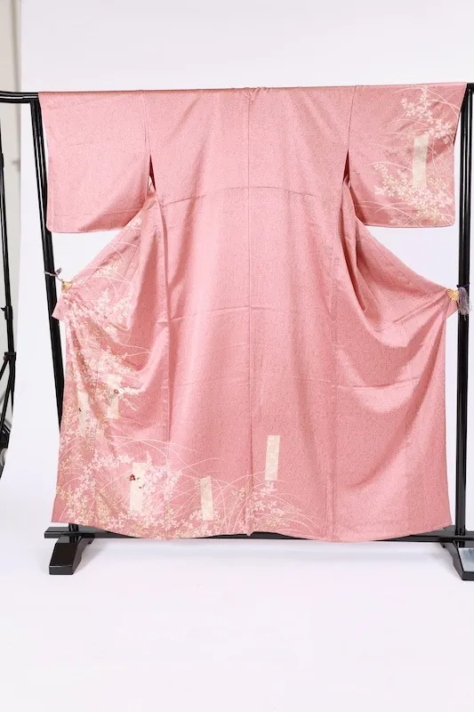 Hōmongi (used kimono): Light brown, white, and gold; A076)