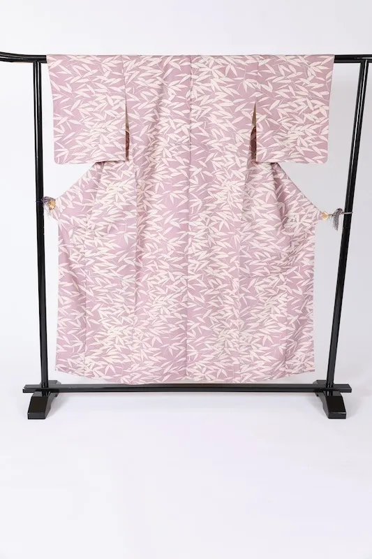 Japan used kimono pale purple and white, bamboo leaf motif, embroidery (B1388)