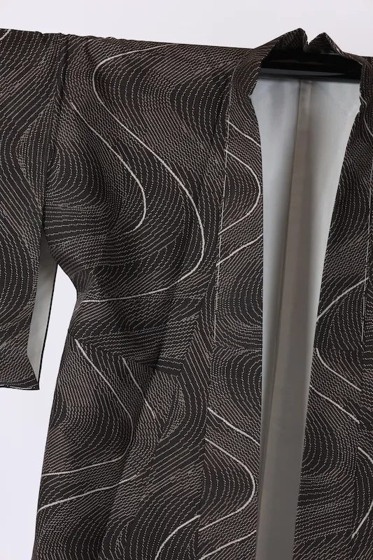 Oshima Tsumugi (Japan used kimono)– Brand New & Unused – Black & White – Mud-Dyed – 7-Maruki – Wave Pattern – K307