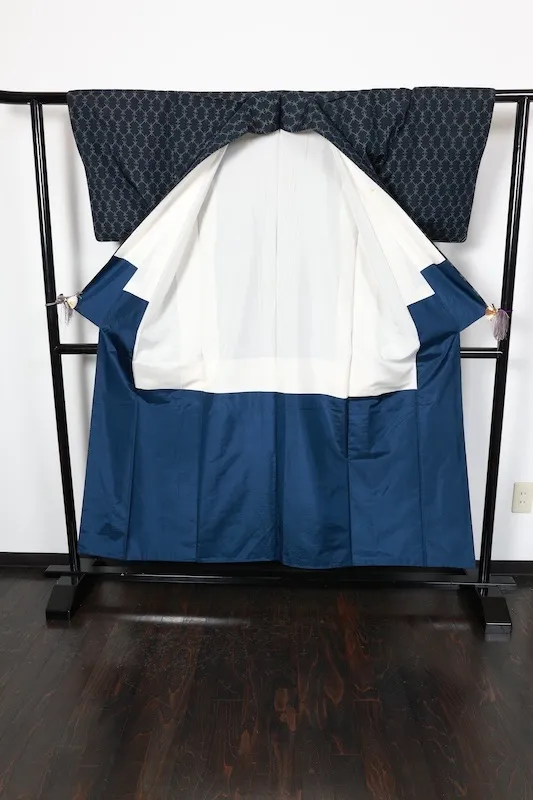 Japan used kimono  (Tsumugi silk fabric), shades of indigo,  geometric pattern, R140