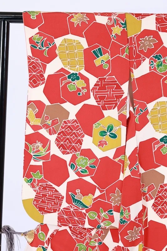 Komon (used kimono fabric) in red, green, yellow, mustard, floral, Shippo (seven treasures) pattern, tortoise shell pattern, batik dyeing, B1472