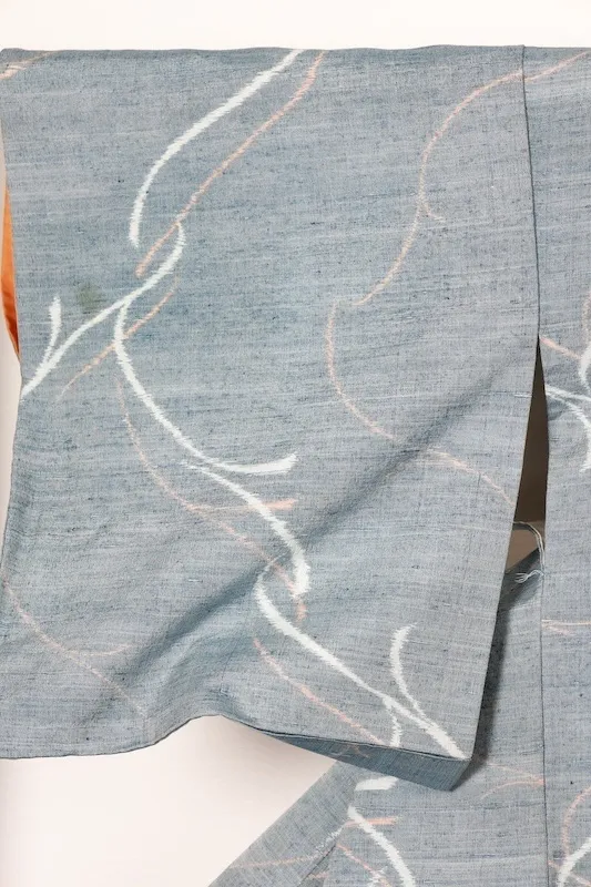 Japan used kimono(Tsumugi silk fabric), blue, white, and beige, geometric pattern, horizontal ikat weave, R170