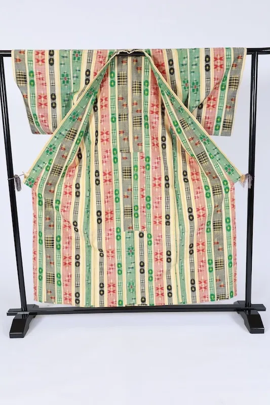 Tsumugi(Japan Pre-loved kimono) kinari midori aka kuro kikagakumoyō teori B 1488