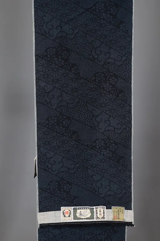 Silk textile Ishige Yuki Tsumugi Silk Fabric, Brand New, Indigo Shades, Hemp Leaf Pattern, Tortoise Shell Pattern, Flowers, Arabesque, Hundred Tortoise Shell Pattern, Handwoven, L144