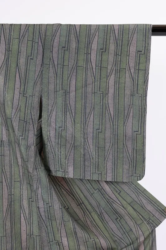Tsumugi silk(Japan Pre-loved kimono) – Green, pale purple, black, and yellowish-green – Wavy stripes (A071)